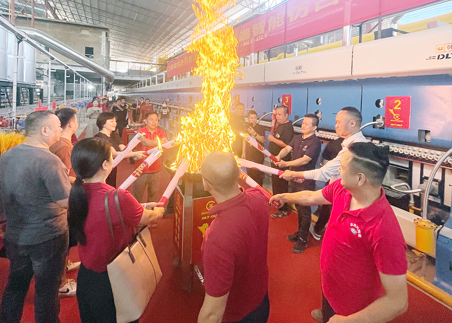 追“智”逐“綠”！力泰陶機(jī)又一高效智能仿古磚整線點火